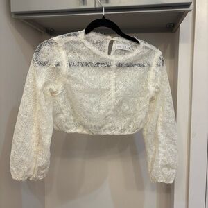 Cutest Cropped Lace Top
With full sleeves by Zara
Great for Spring!